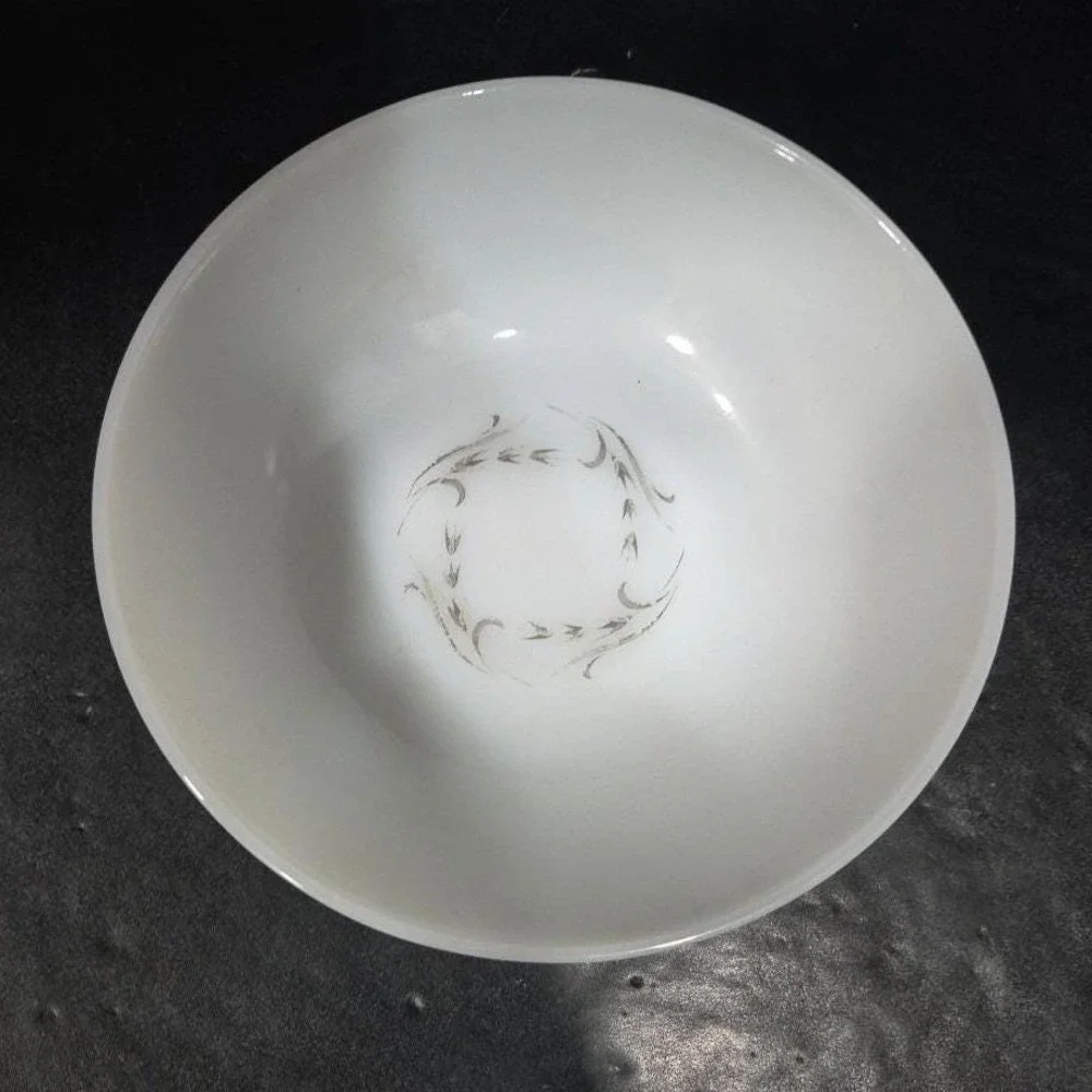 Anchor Hocking Silver Wheat‎ Serving Bowl, Suburbia  arvest Pattern Milk Glass